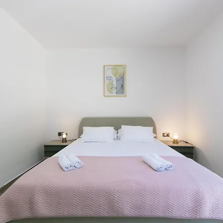 公寓 Family Friendly Seaside Brela, Makarska - 6007 *