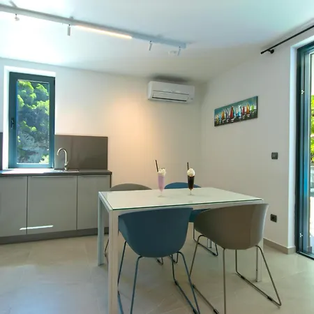 Family Friendly Seaside Brela, Makarska - 6007