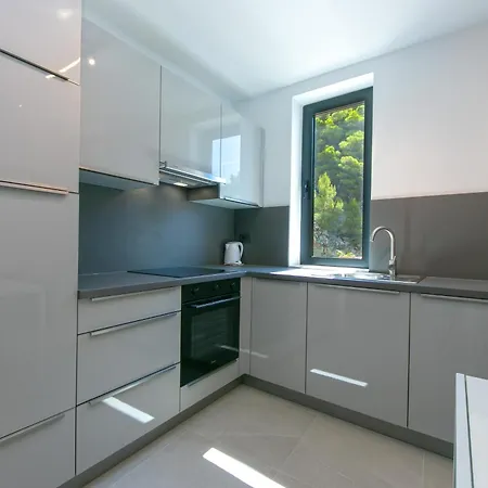 Family Friendly Seaside Brela, Makarska - 6007 公寓