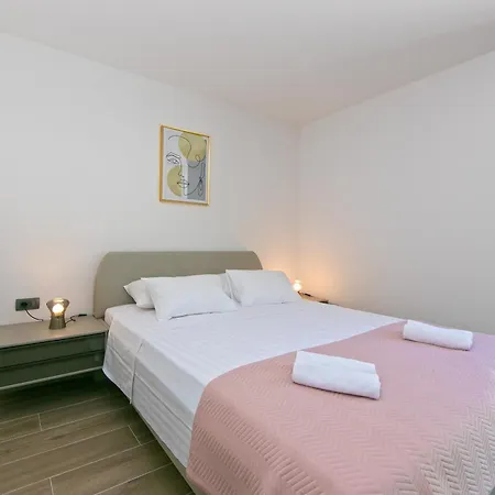 公寓 Family Friendly Seaside Brela, Makarska - 6007 *