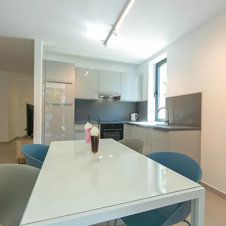 Family Friendly Seaside Brela, Makarska - 6007 公寓 *