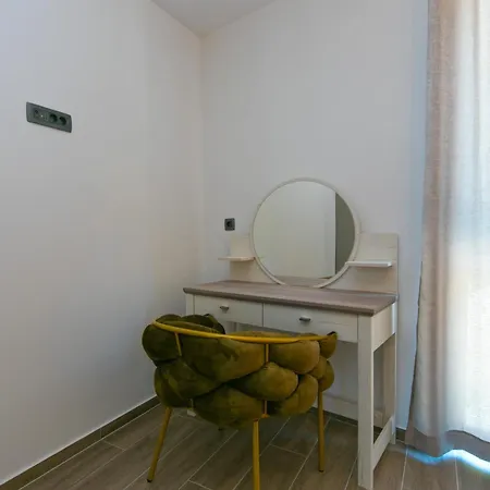 公寓 Family Friendly Seaside Brela, Makarska - 6007 *