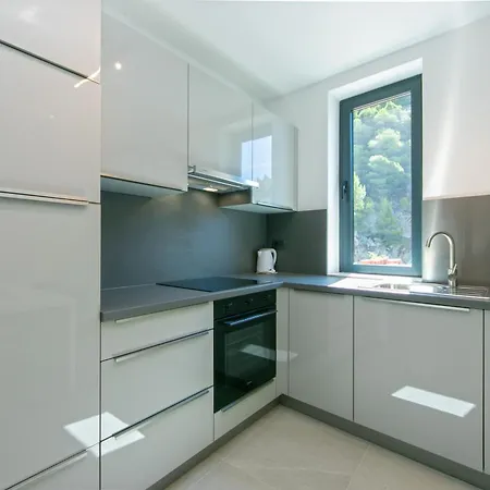 Family Friendly Seaside - Makarska - 6007 דירה