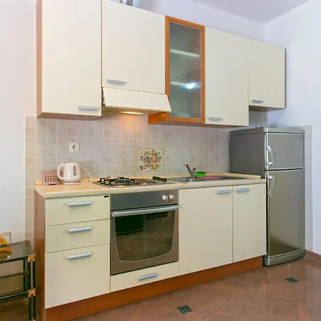 Family Friendly Seaside Brela, Makarska - 6007