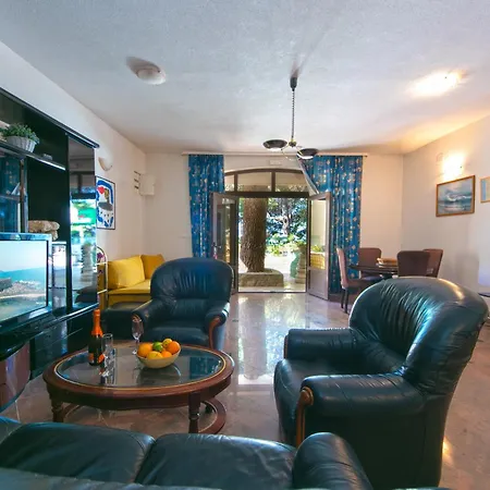 Family Friendly Seaside Brela, Makarska - 6007 公寓