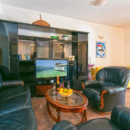 公寓 Family Friendly Seaside Brela, Makarska - 6007