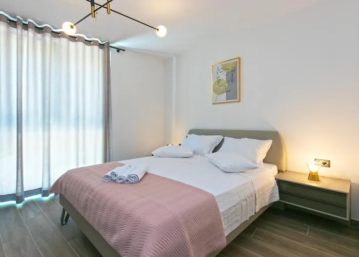 Family Friendly Seaside - Makarska - 6007 דירה *