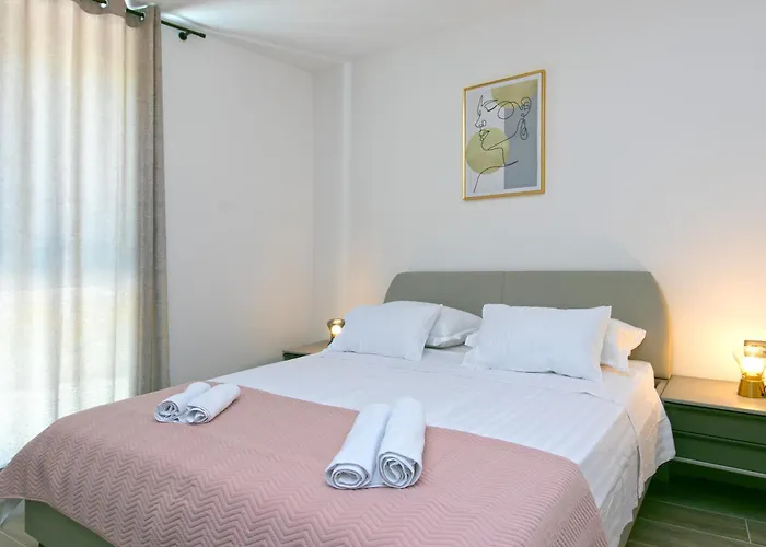 Family Friendly Seaside - Makarska - 6007 דירה ברלה
