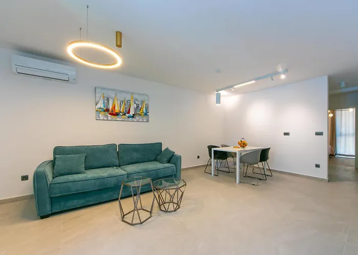 Family Friendly Seaside - Makarska - 6007 דירה