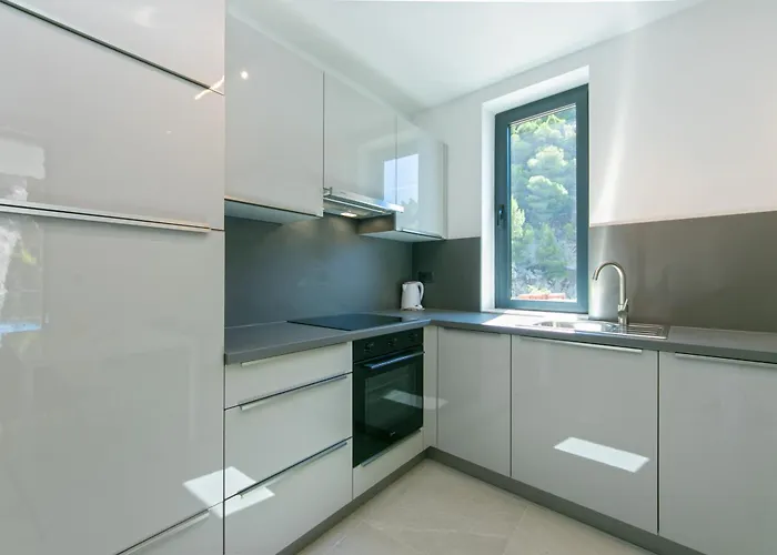 Family Friendly Seaside - Makarska - 6007 דירה