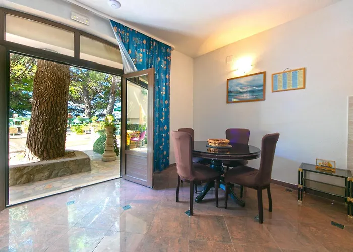 Family Friendly Seaside - Makarska - 6007 ברלה