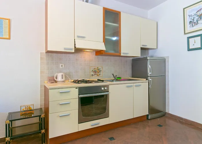 Family Friendly Seaside - Makarska - 6007
